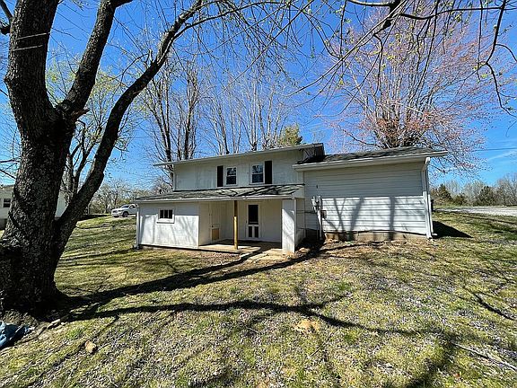 2nd image of 100 Lakeview Dr