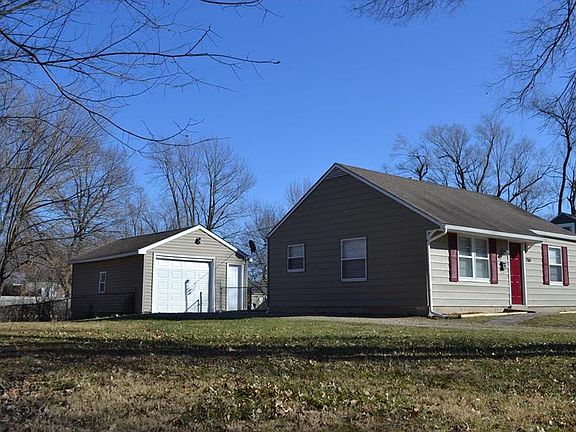 3rd image of 2901 Highland Dr