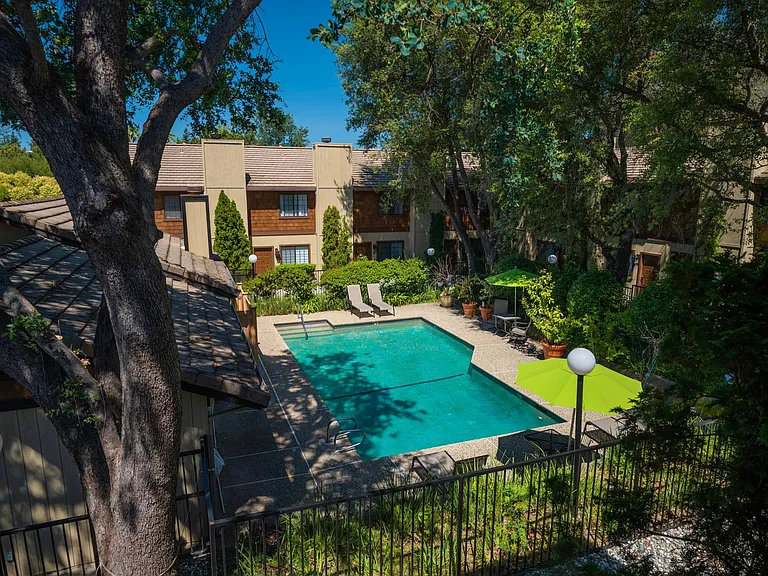 Cedar Court Townhomes — Photo 15