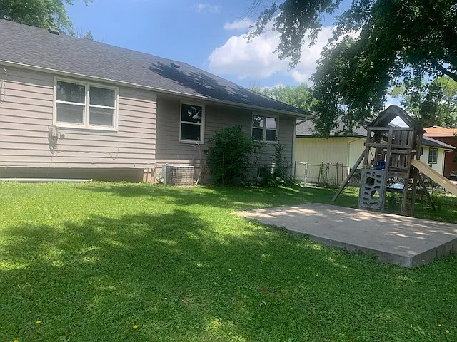 9023 Nina St — Photo 17