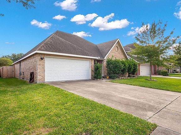 3rd image of 2210 Camdon Dr