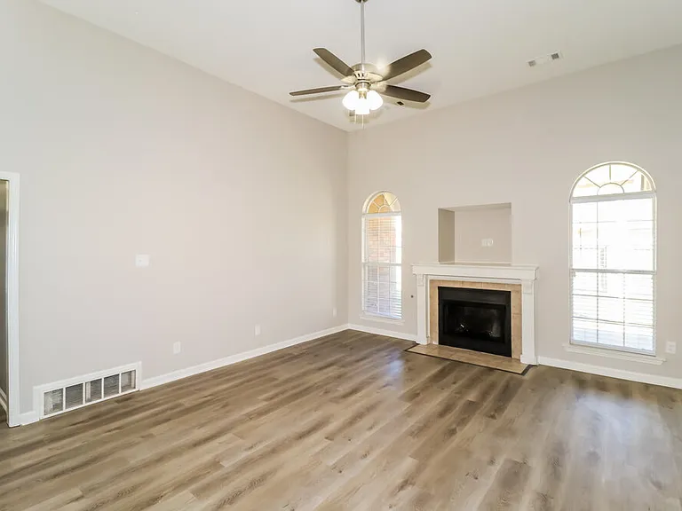 205 Cameron Dr — Photo 6