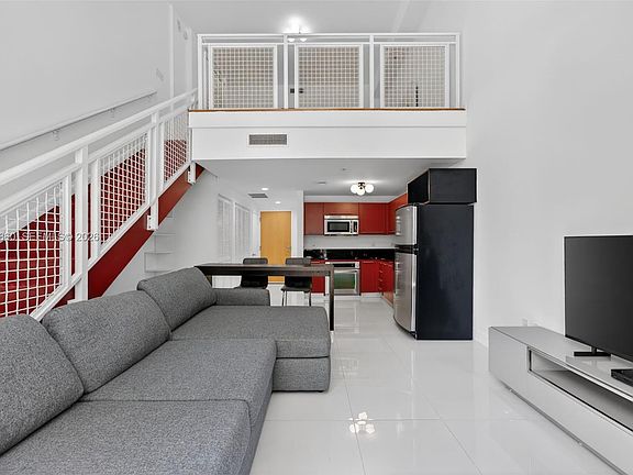 5th image of 253 NE 2nd St APT 424