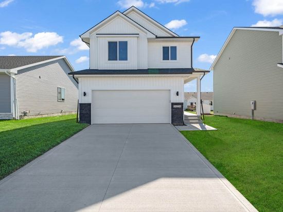 14234 Northpark Dr, Urbandale, IA 50323