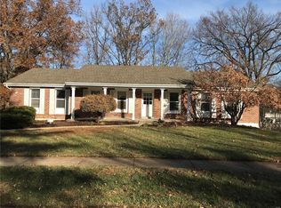 1962 Ridge Lake Dr, Chesterfield, MO 63017