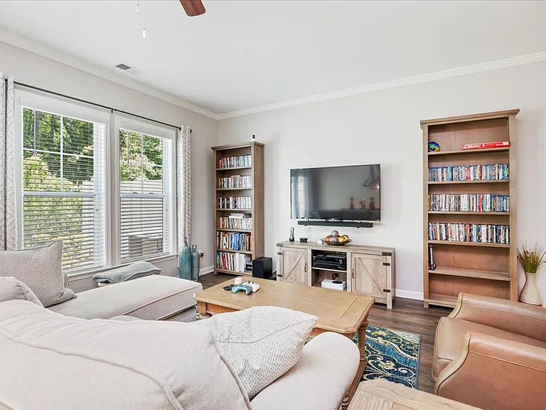 329 Sonoma Dr — Photo 4