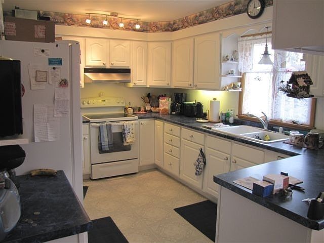 2nd image of 300 Detroit Ave