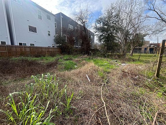 3rd image of 3016 McIlhenny St