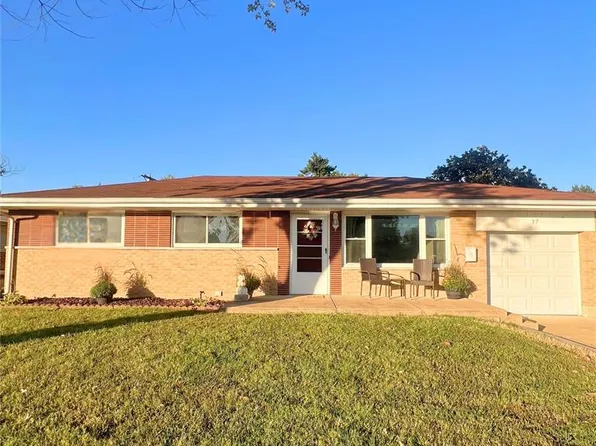37 Flamingo Dr, Hazelwood, MO 63042