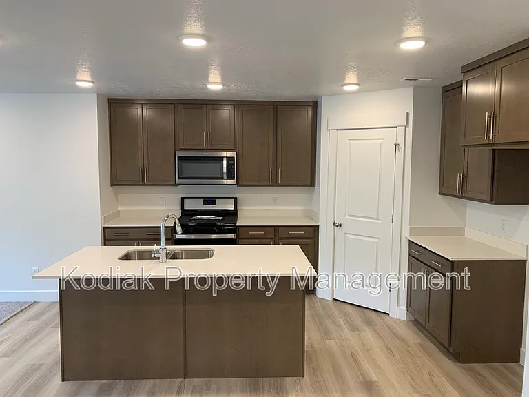 3052 N 1625 E — Photo 7
