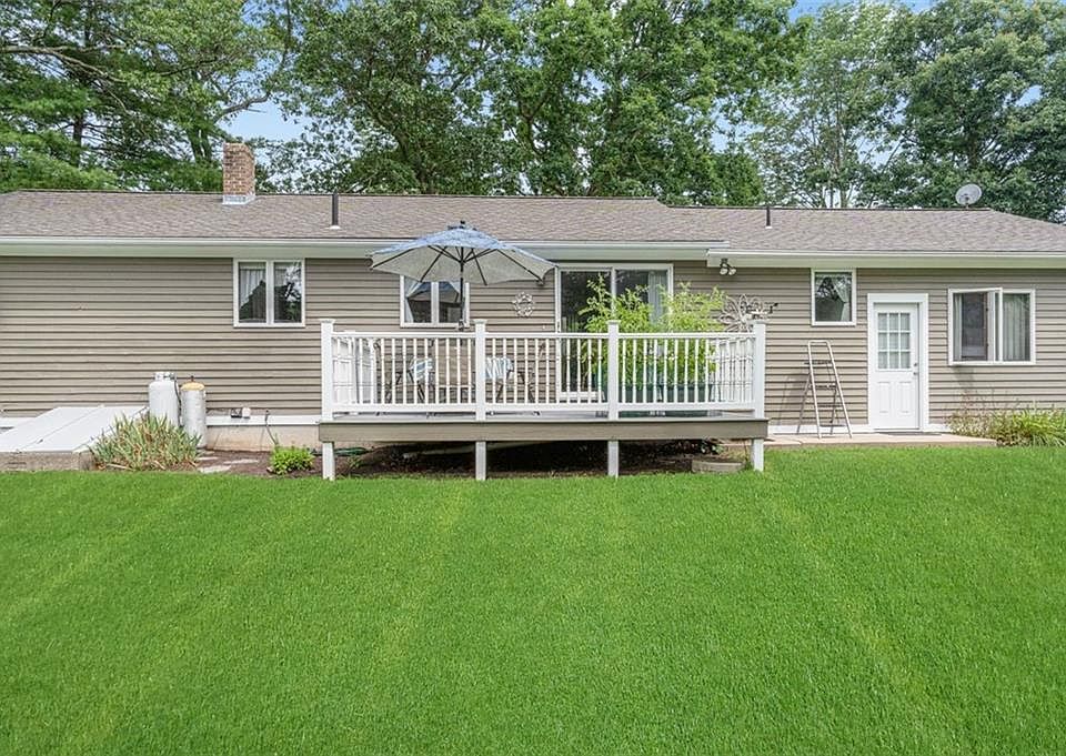 342 North Rd, Scituate, RI 02831 Zillow