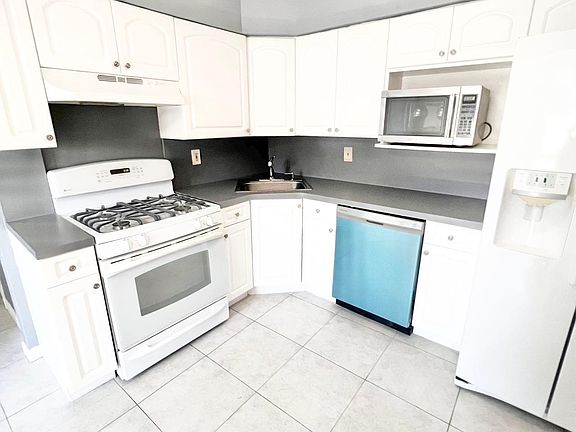 4th image of 34 Leona St APT 2