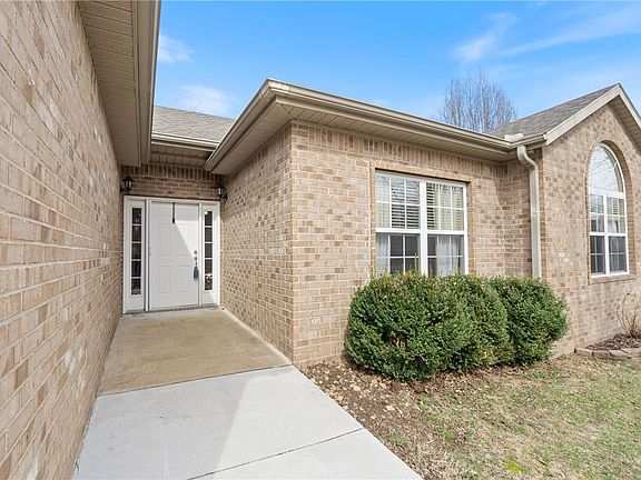4th image of 2 Hudson Ln