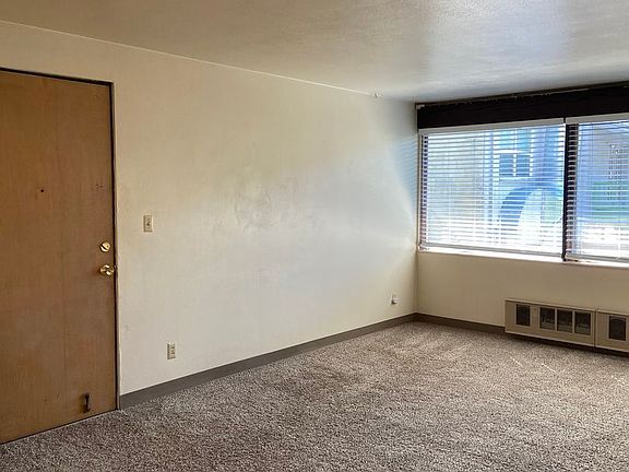 2nd image of 215 Front St N #6784588