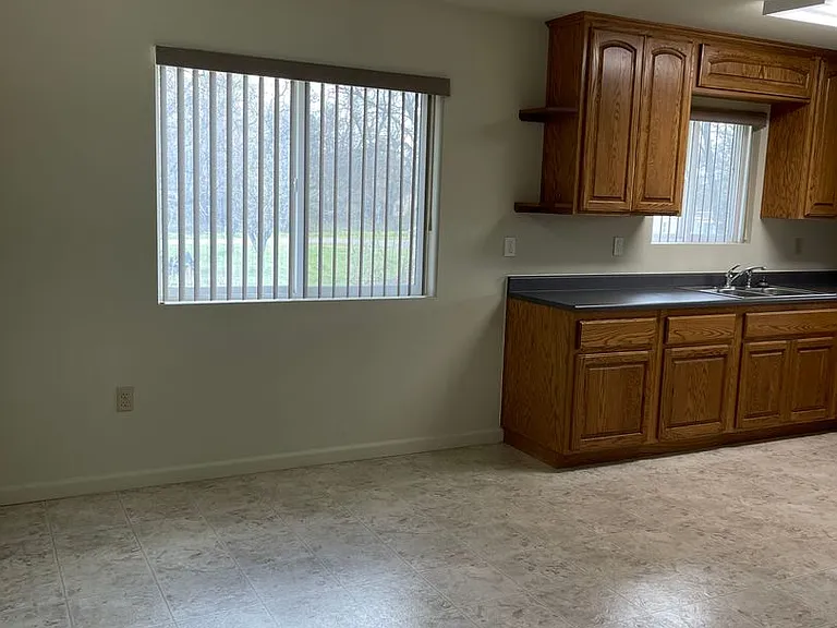 5463 Deschutes Rd — Photo 10