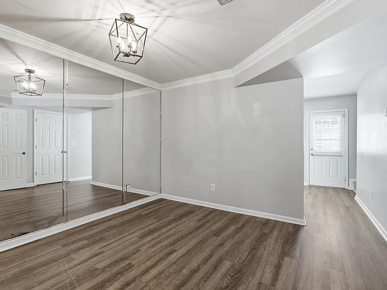205 Fairmont Ct — Photo 3