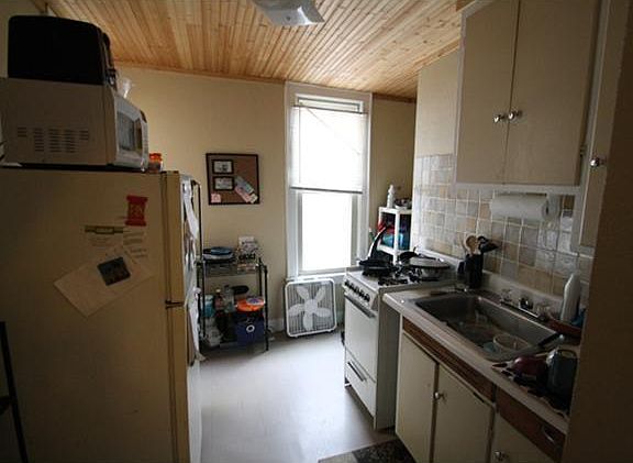 4th image of 2946 E Ave