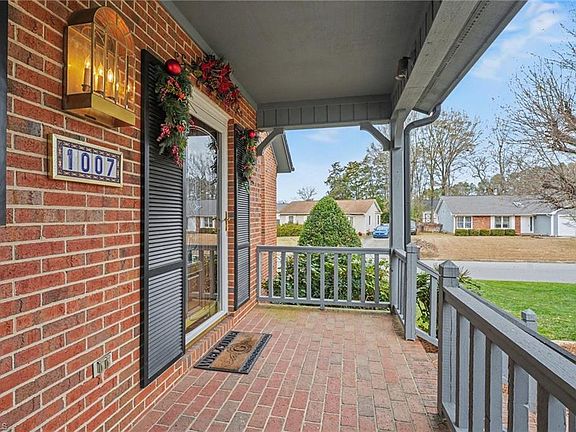 4th image of 1007 Kings Arms Ct