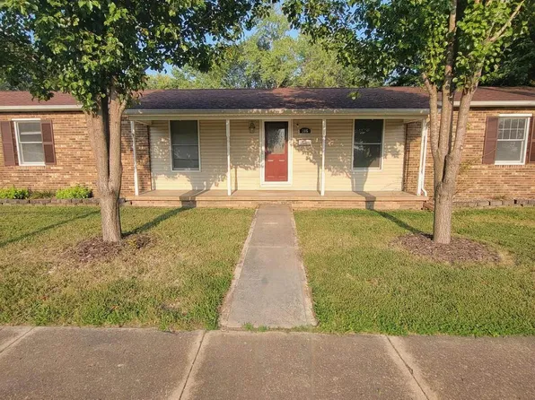 306 N Chestnut St, Christopher, IL 62822