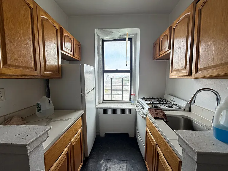 1756 Clay Ave #6E — Photo 3