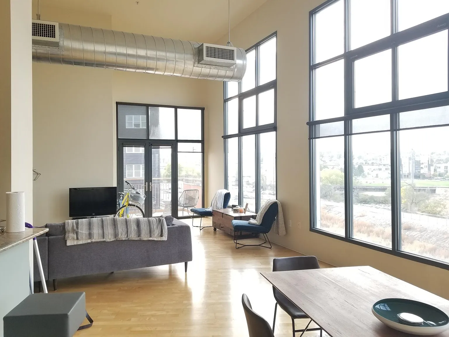 1 bed, 985 sqft, $2,050 — Photo 4