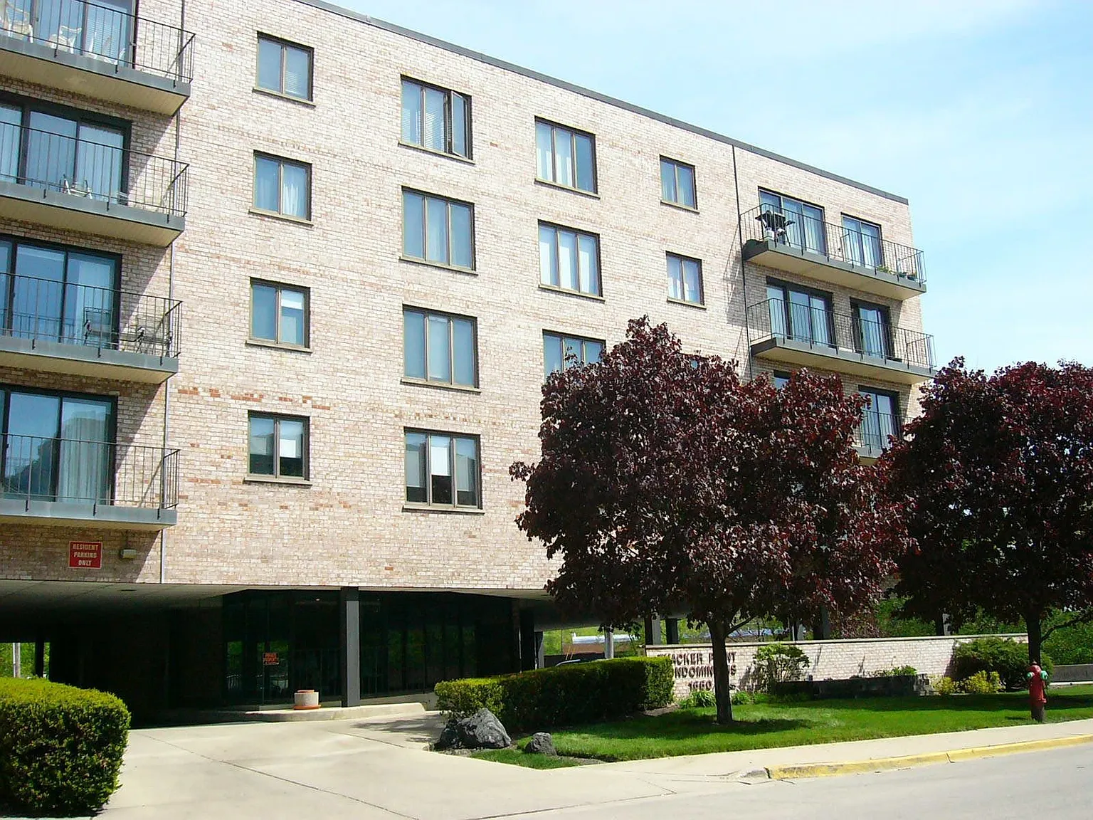 1660 E Thacker St APT 2B photo 1