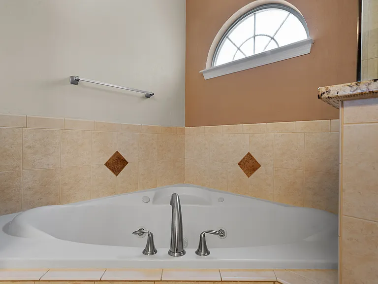 10538 Palmetto Blvd — Photo 19