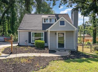 2 Line St, Taylors, SC 29687