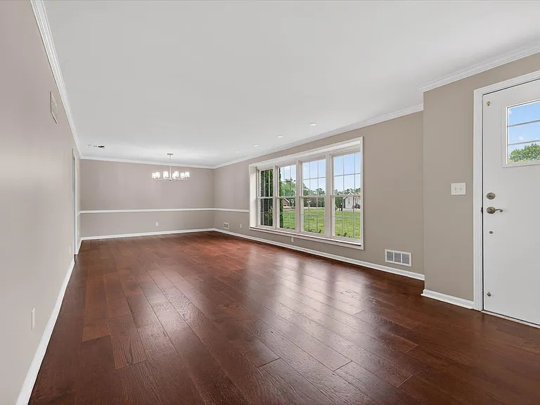 306 Locust Rd — Photo 6