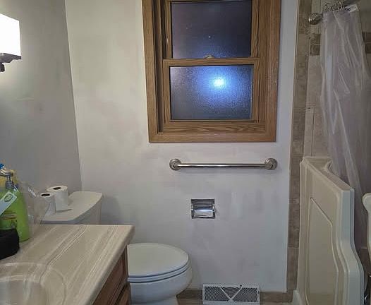 4th image of 213 Forest St