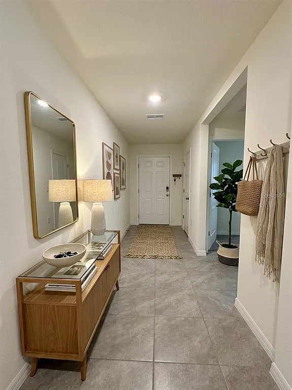 4 bed, 2.0 bath, 1827 sqft, $2,200 — Photo 3