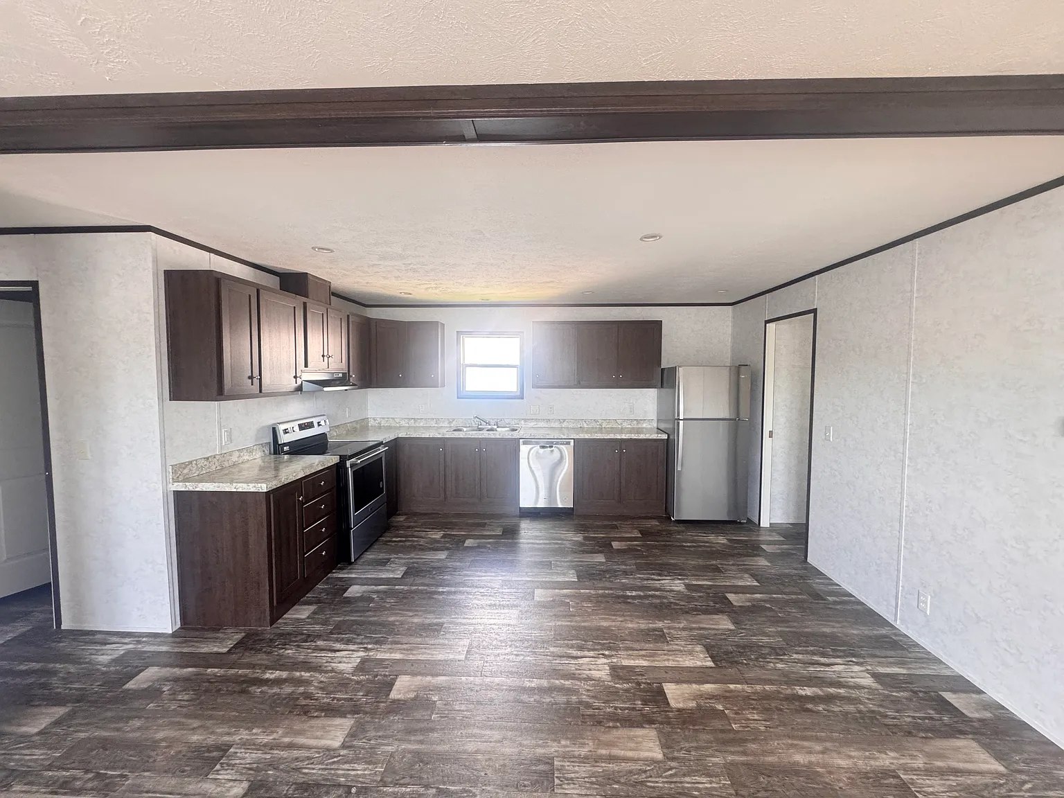 3 bed, 1248 sqft, $2,200 — Photo 1