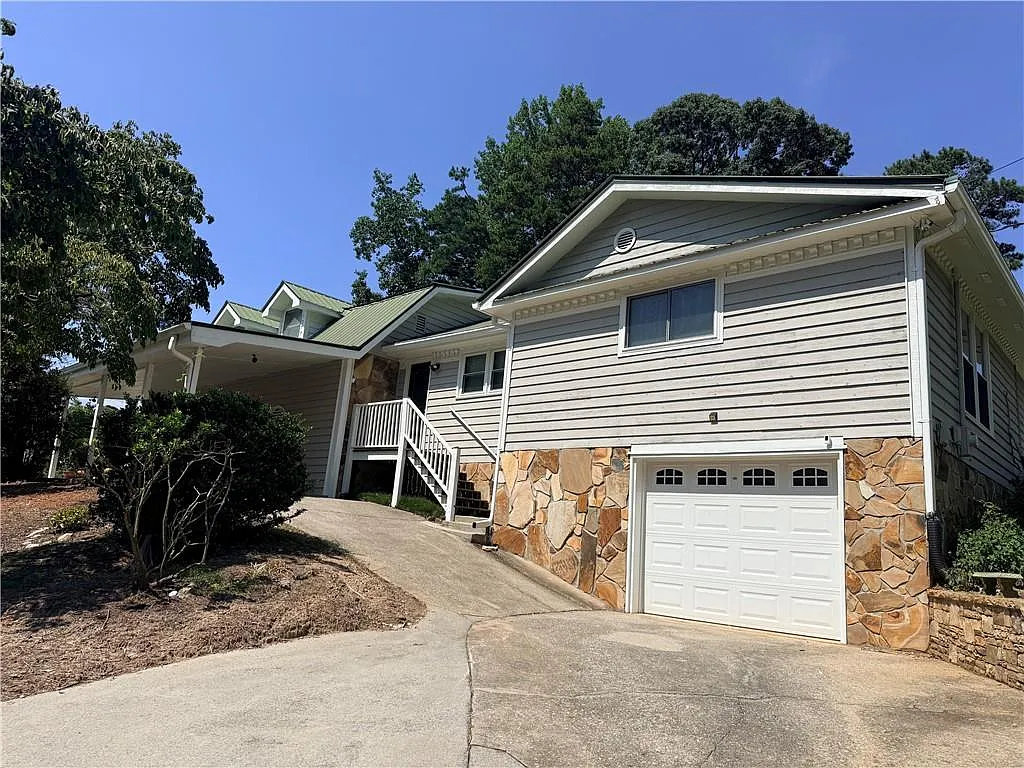 3 bed, 3.0 bath, 3369 sqft, $2,500 — Photo 2