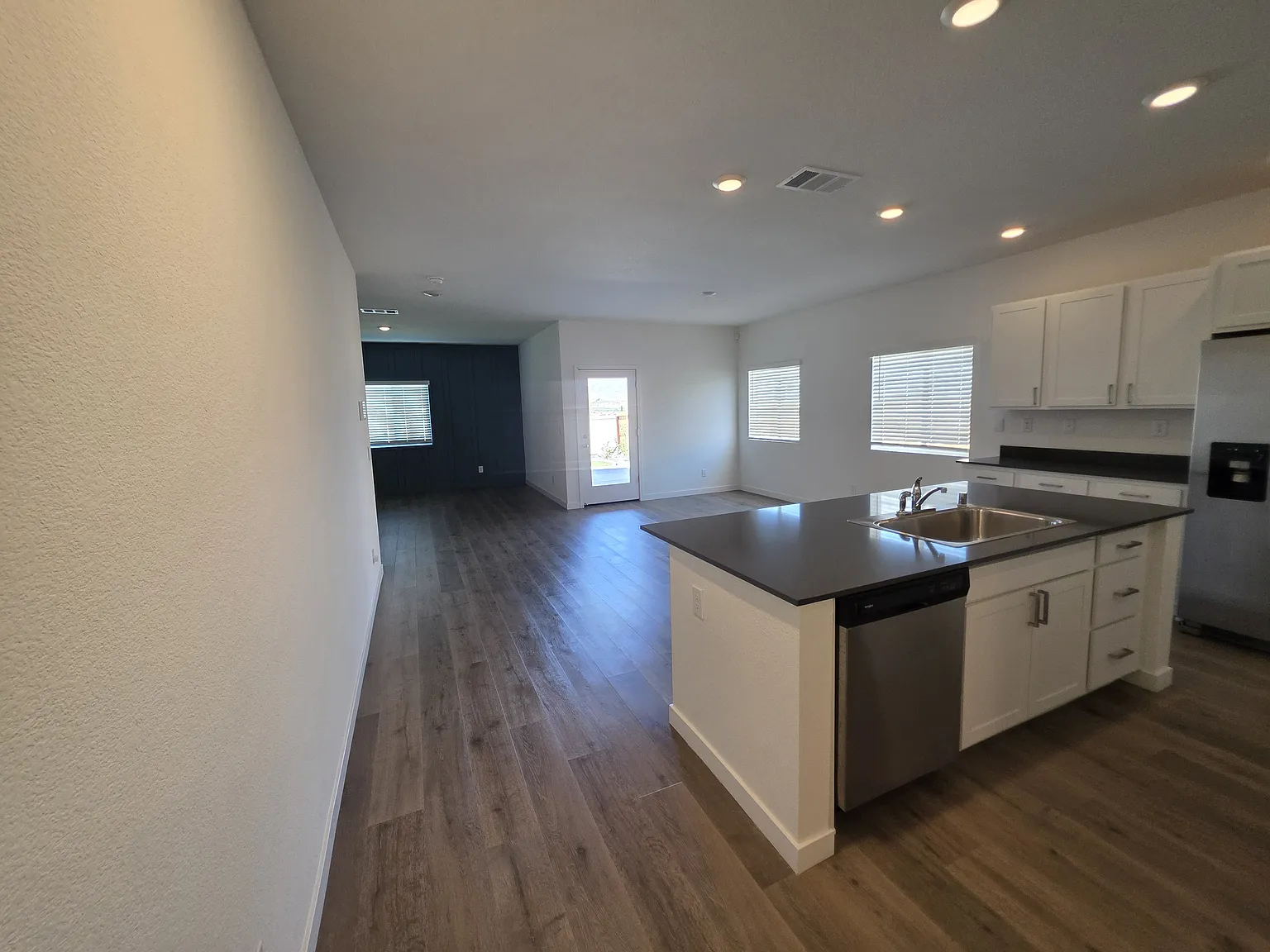 4 bed, 1826 sqft, $2,850 — Photo 4