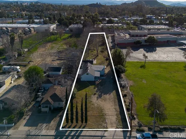 4166 Strong St, Riverside, CA 92501