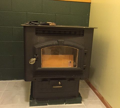 Self feed pellet stove