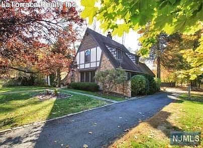3rd image of 58 Park Ln