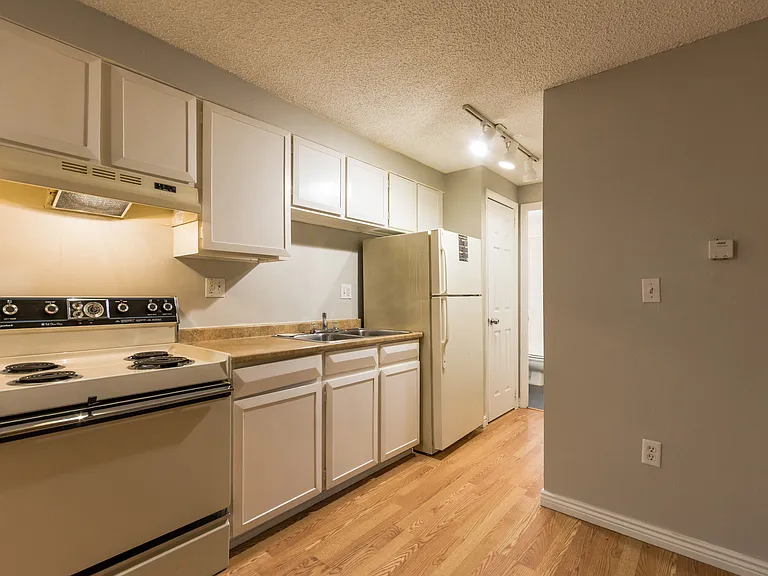 236 S Logan St — Photo 22