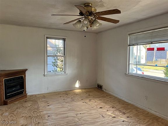 3rd image of 432 Smith St