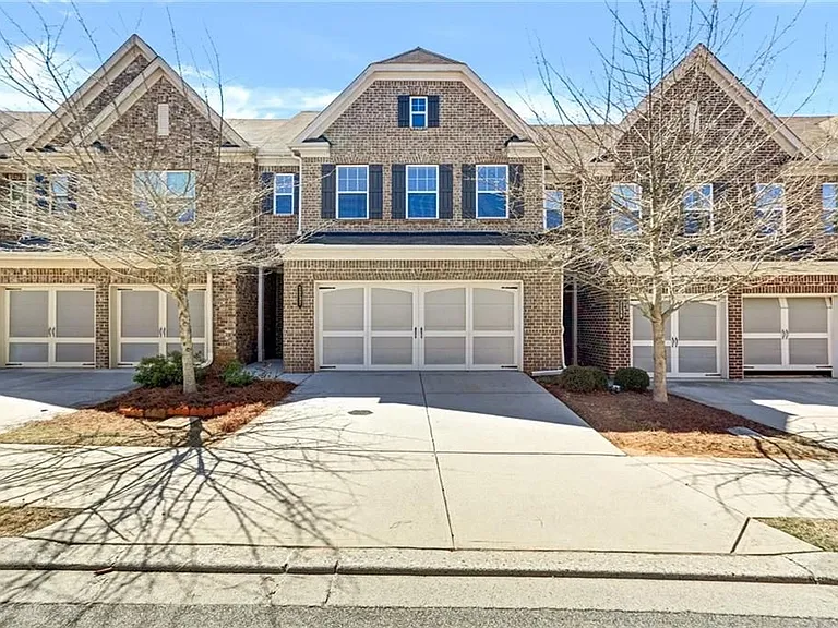 1237 Foxcroft Ln — Photo 1