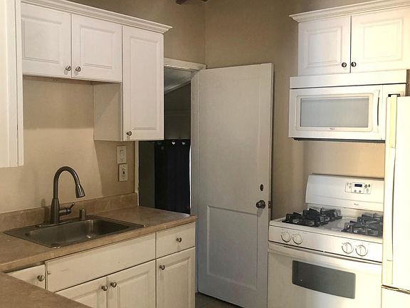 4th image of 4034 La Crescenta Ave