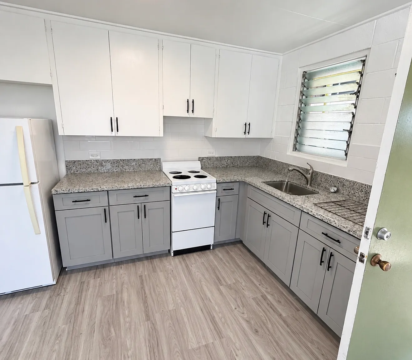 1420 Ward Ave — Photo 2