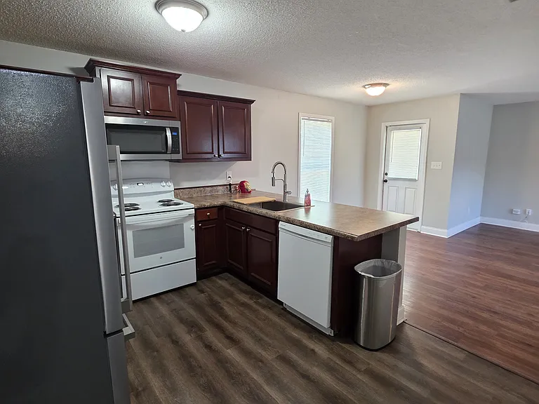 1258 Askew Dr — Photo 2