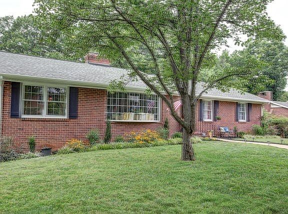 2nd image of 104 Moore Dr