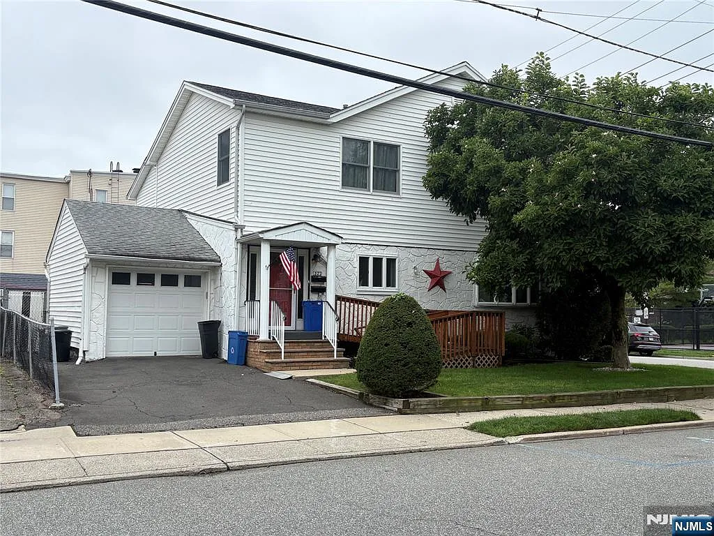 4 bed, 1.0 bath, $3,300 — Photo 1