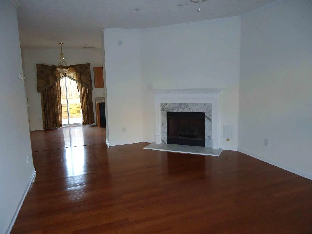 4 bed, 2.5 bath, 1711 sqft, $2,175 — Photo 3