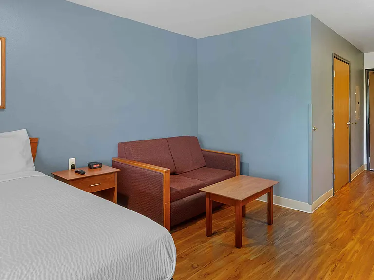 Deluxe Studio - 1 Full Bed