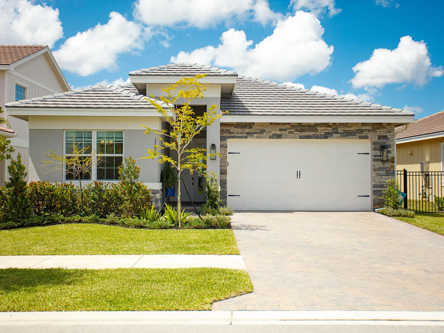 4 bed, 3.0 bath, 2262 sqft, $4,200 — Photo 1