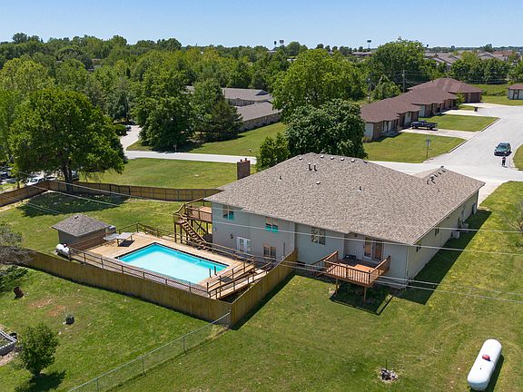 4th image of 654/656 Pine Ridge Street