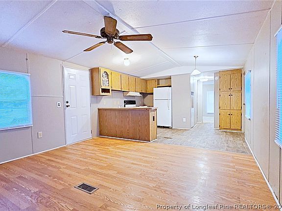 5th image of 826 Rembrandt Dr